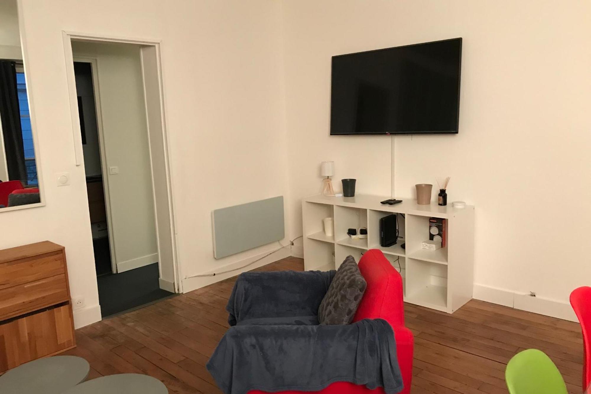 Apartment Spacious In 11eme