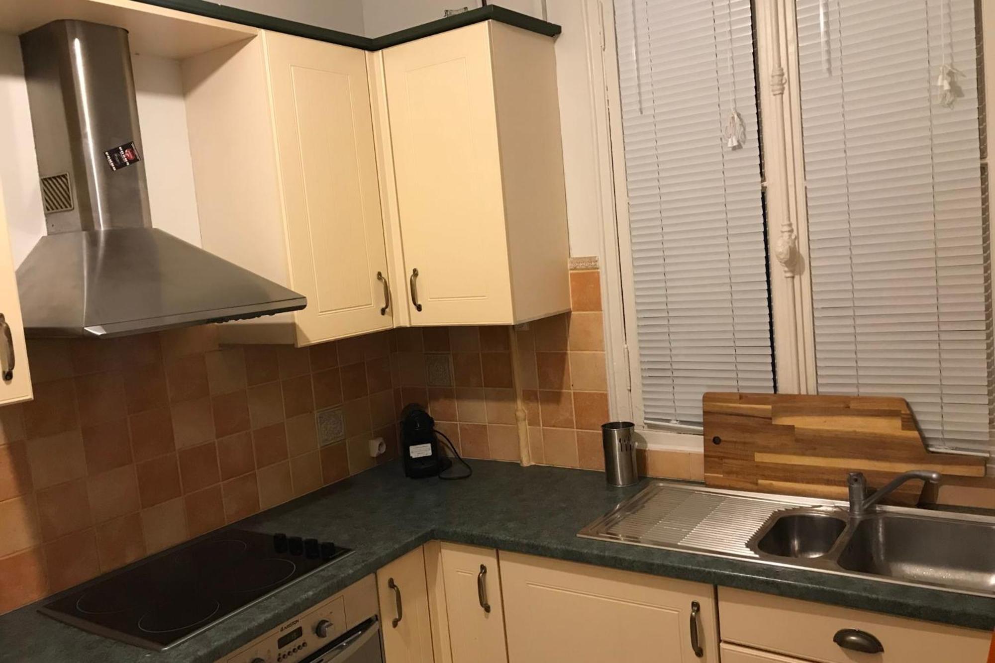 Spacious In 11eme Apartment